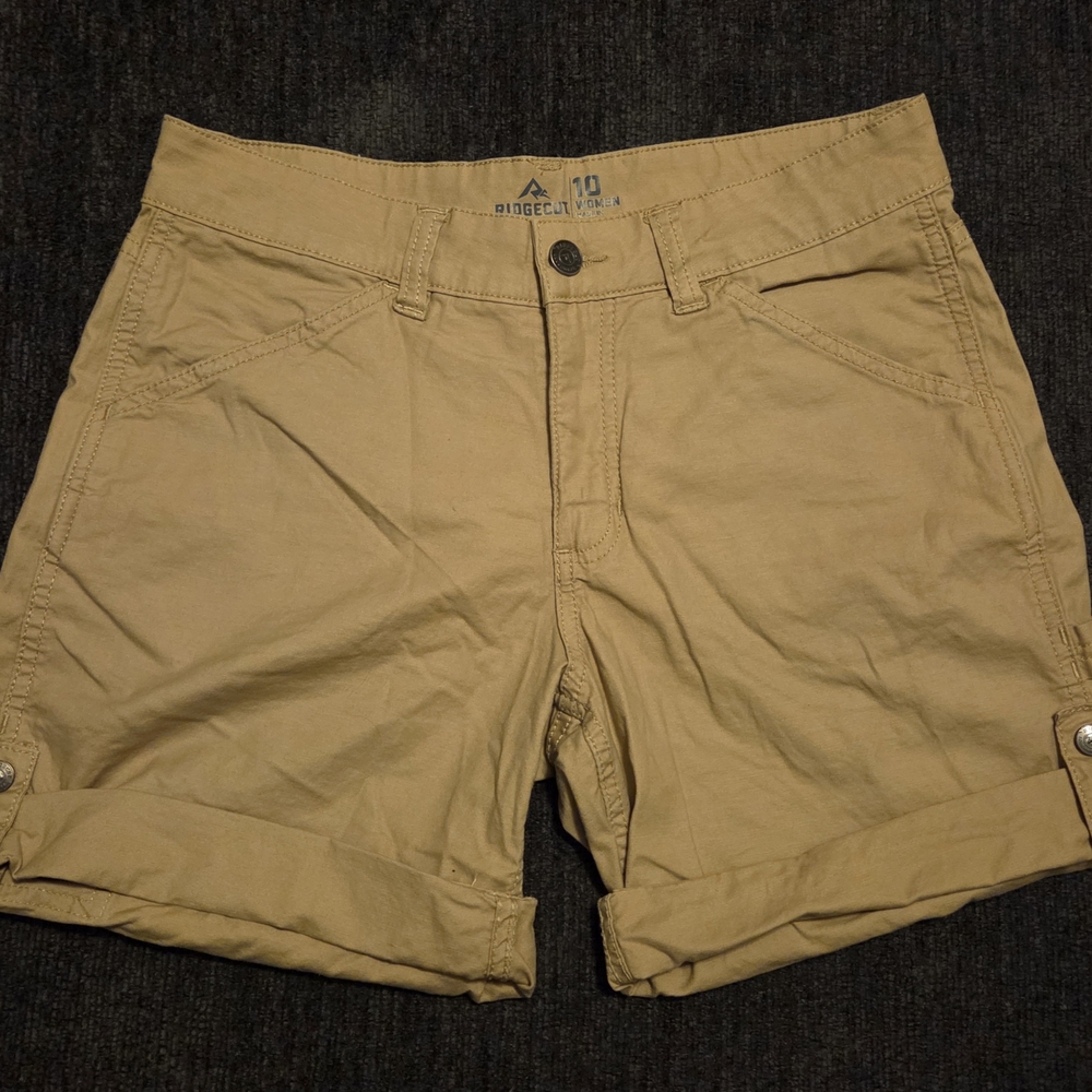 Women's Roll-Cuff Cargo Carpenter Shorts in Khaki. Size 10